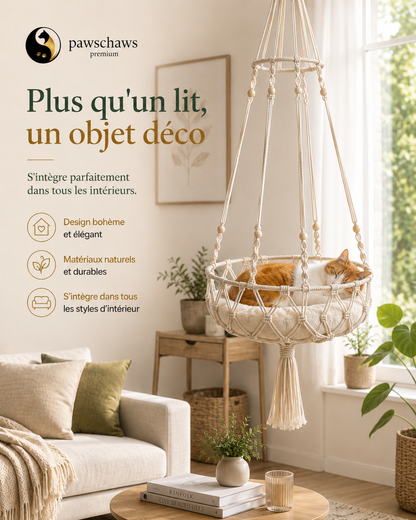 Hamac suspendu design pour chat intégré dans une décoration intérieure moderne et chaleureuse.
